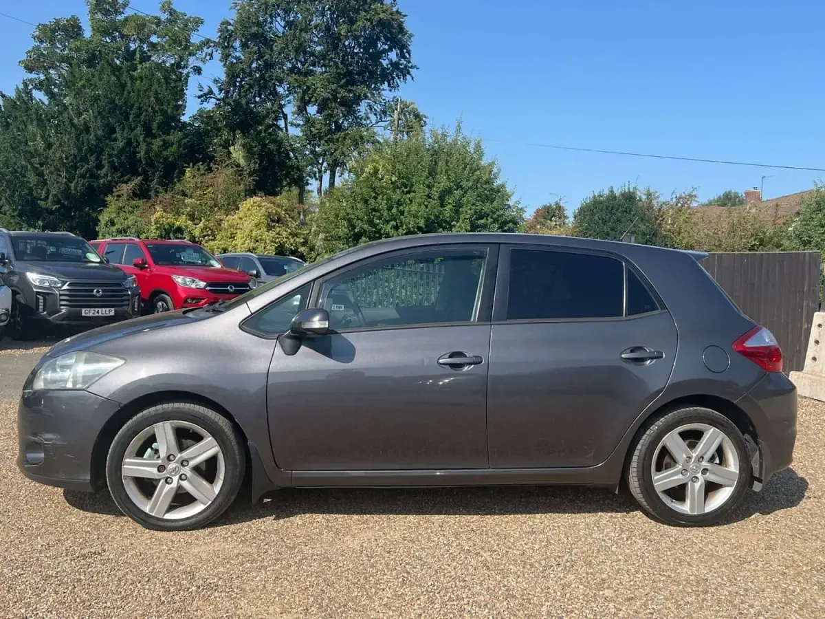 Used Toyota Auris SR 2010 Grey Hatchback