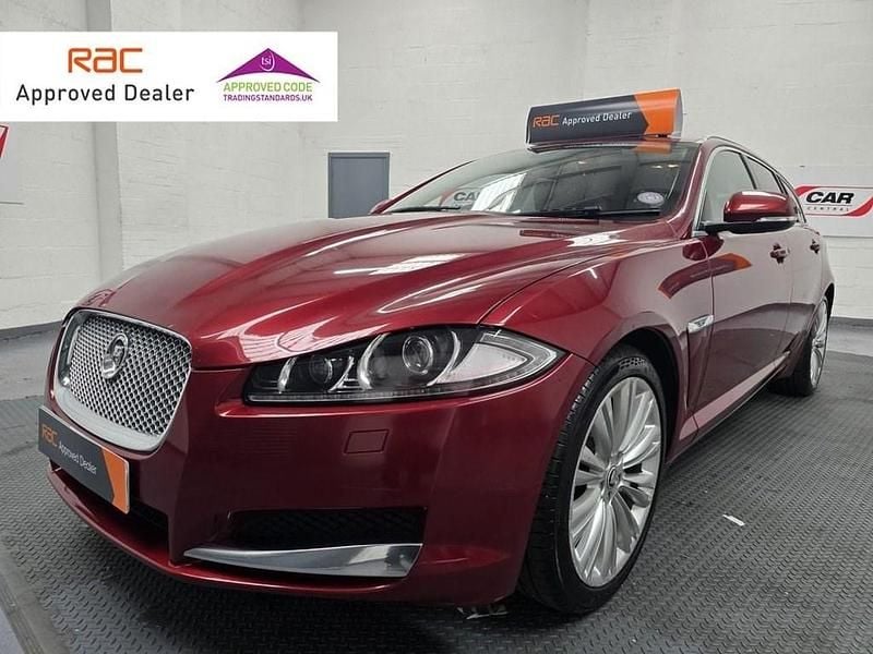 Used Jaguar XF Sportbrake Portfolio 200 HP (147 kW) 2013 Red Estate