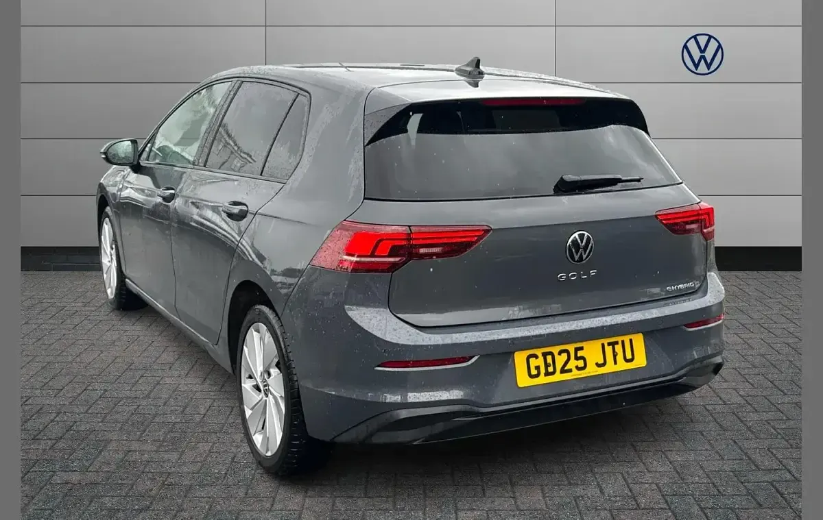 Gebraucht VW Golf VIII Match 200 PS (147 kW) 2025 Grau Kleinwagen