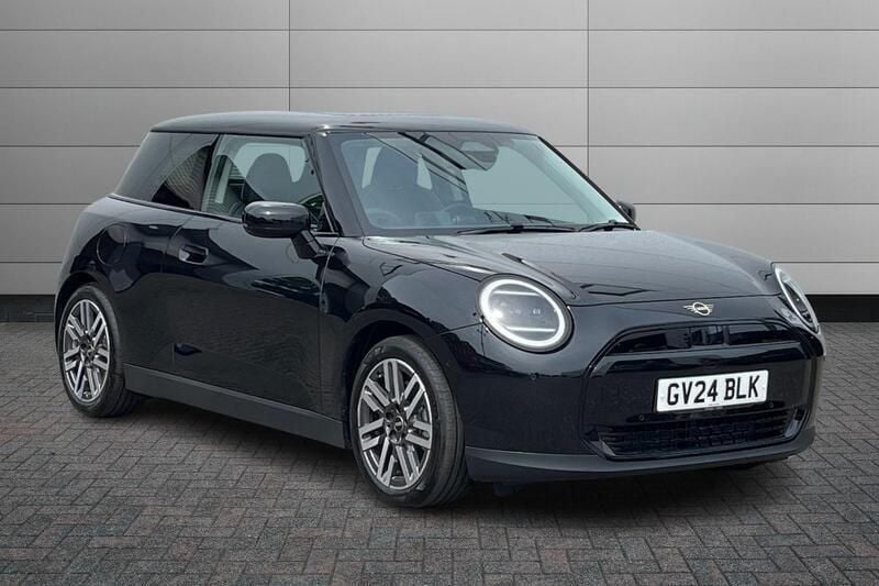 Black Used 2024 Mini Cooper Hatch Hatchback | £23,990 (Fair price) - Image 1/4