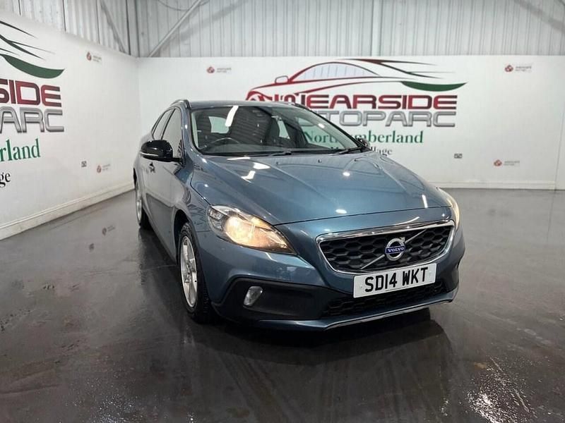 Blue Used 2014 Volvo V40 SE Hatchback | £7,299 (Fair price) - Image 1/4