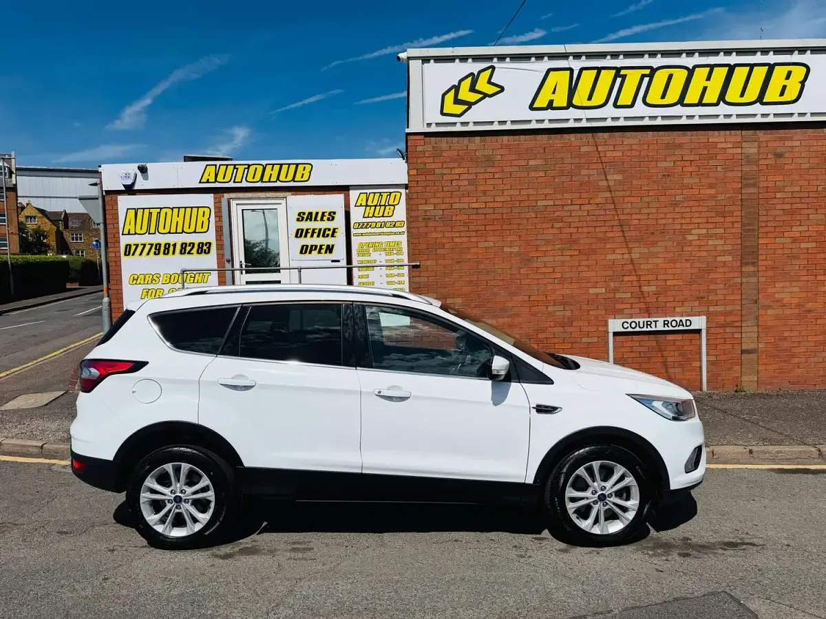 Used Ford Kuga Titanium 120 HP (88 kW) 2017 White SUV