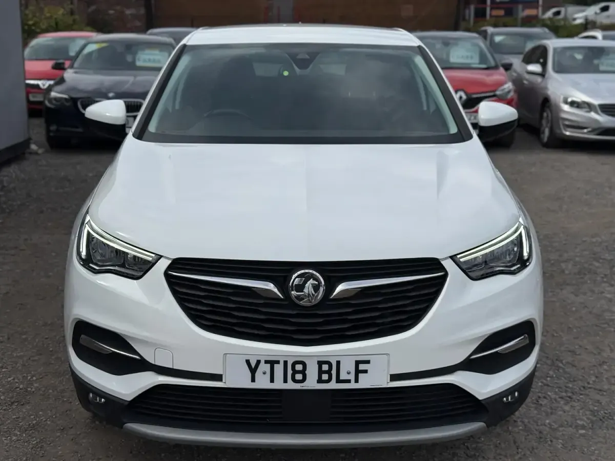 Used Vauxhall Grandland X Sport 130 HP (95 kW) 2018 White SUV