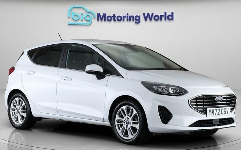 Begagnad Ford Fiesta Titanium 101 HK (74 kW) 2022 Vit Halvkombi