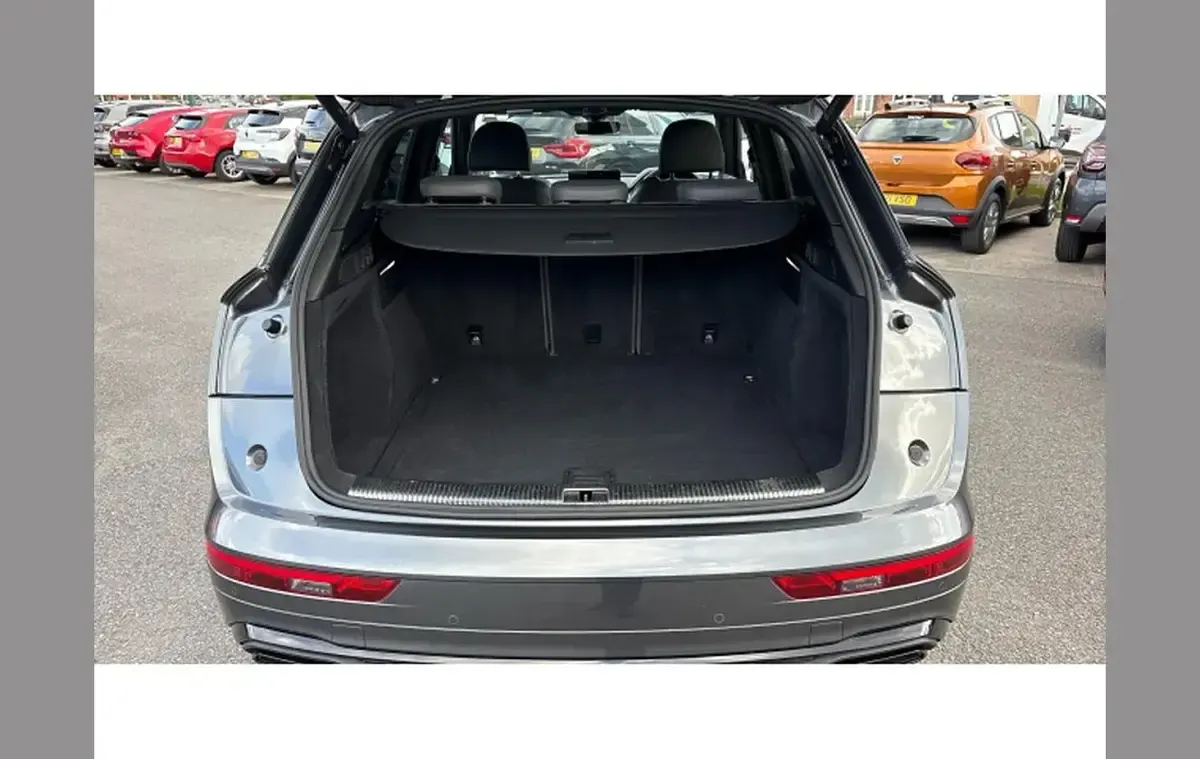 Used Audi Q5 Comfort 200 HP (147 kW) 2022 Grey SUV