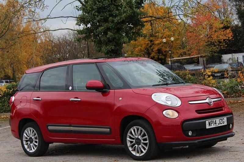 Red Used 2014 Fiat 500L Lounge MPV | £3,490 (Fair price) - Image 1/1