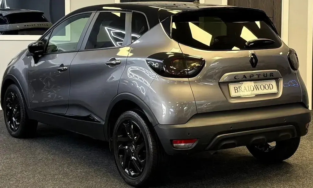 Used Renault Captur Iconic 90 HP (66 kW) 2018 Grey SUV