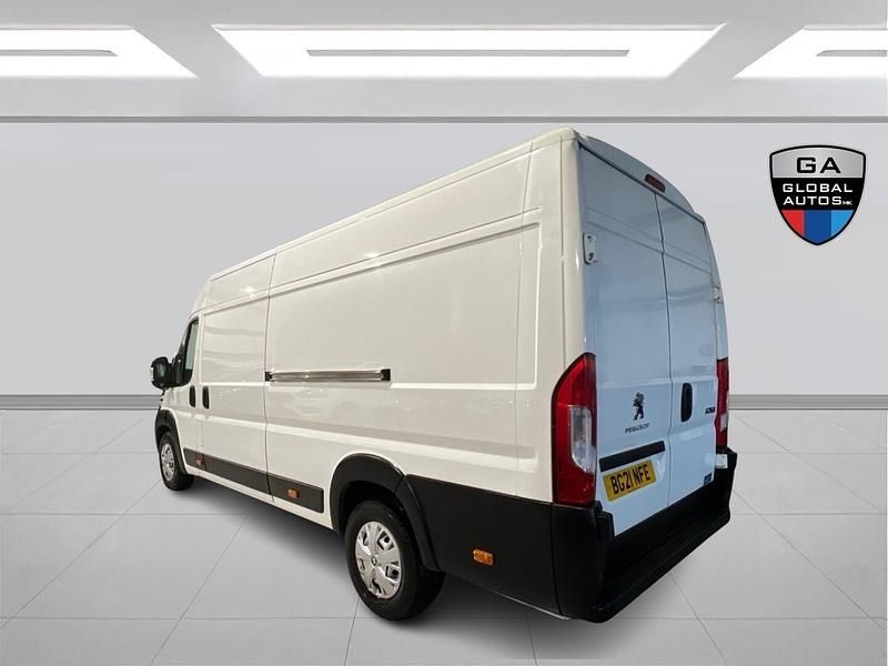 Used Peugeot Boxer 140 HP (102 kW) 2021 White Van