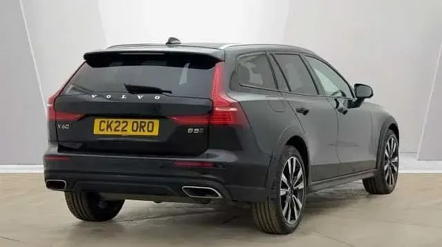 Used Volvo V60 CC 247 HP (181 kW) 2022 Estate