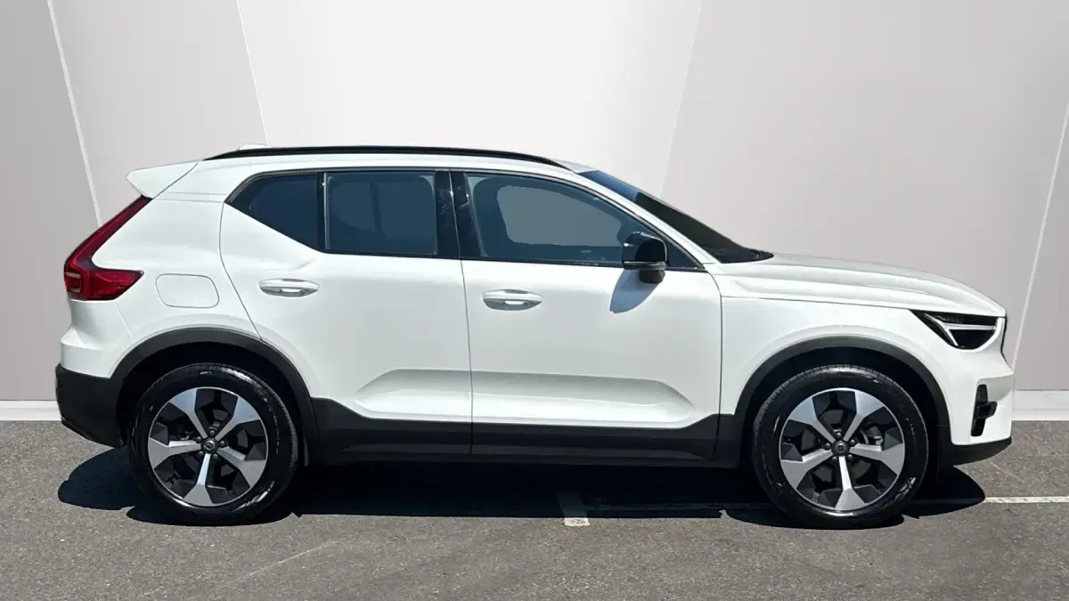 Used Volvo XC40 Plus 197 HP (144 kW) 2025 White SUV