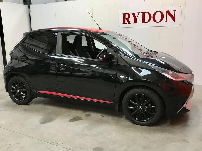 Used Toyota Aygo x-press 2017 Black Hatchback