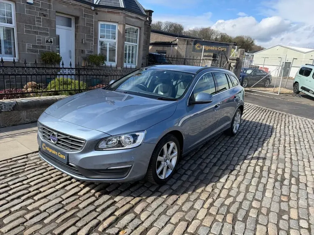 Used Volvo V60 SE 190 HP (139 kW) 2018 Blue Estate