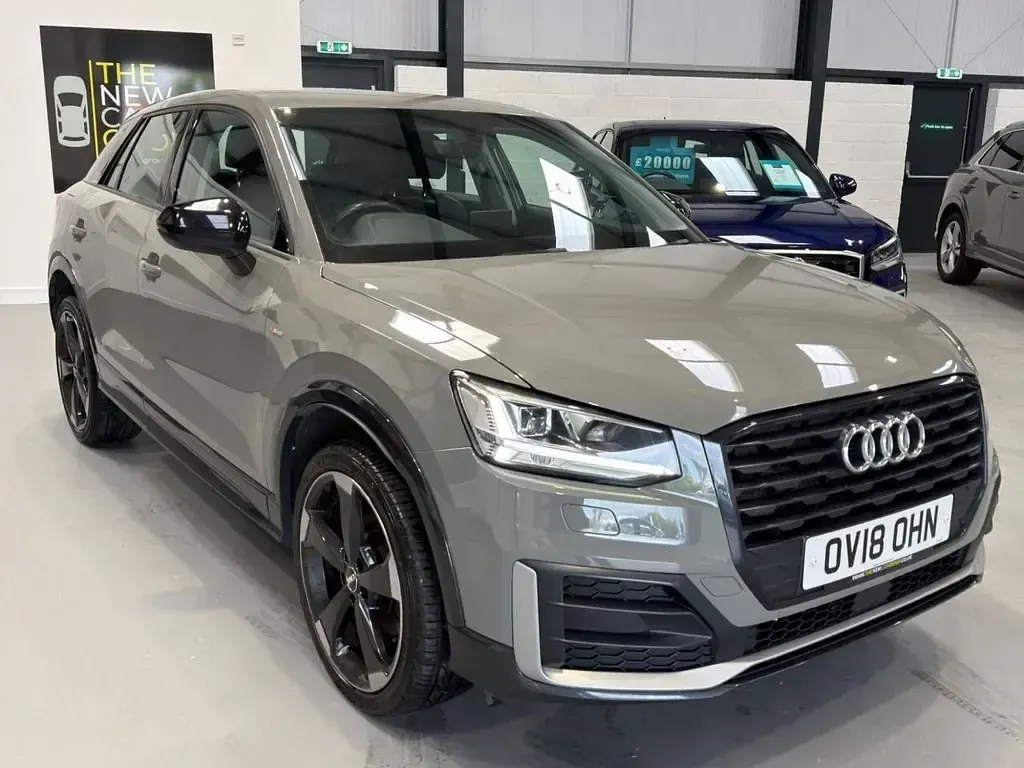 Usado Audi Q2 Design 150 HP (110 kW) 2018 Cinzento SUV