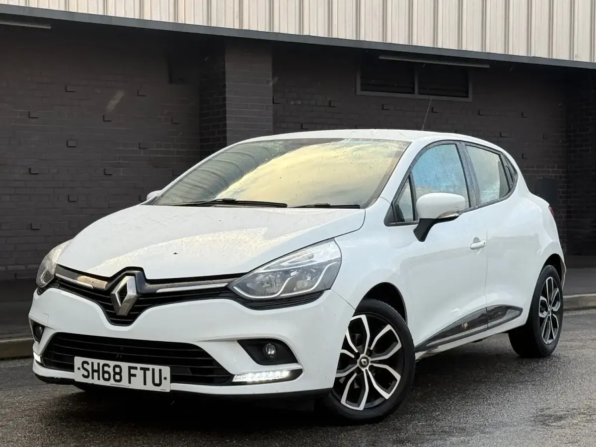 Used Renault Clio Play 2018 White Hatchback