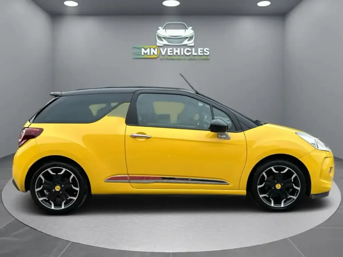 Usado Citroën DS3 Cabriolet 118 HP (86 kW) 2013 Amarelo Cabrios