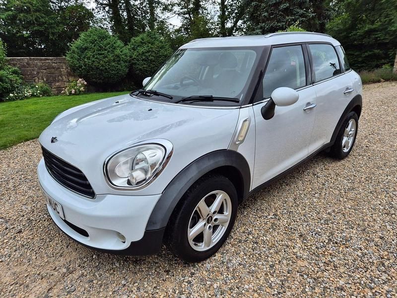White Used 2011 Mini One Countryman SUV | £4,495 (Fair price) - Image 1/4