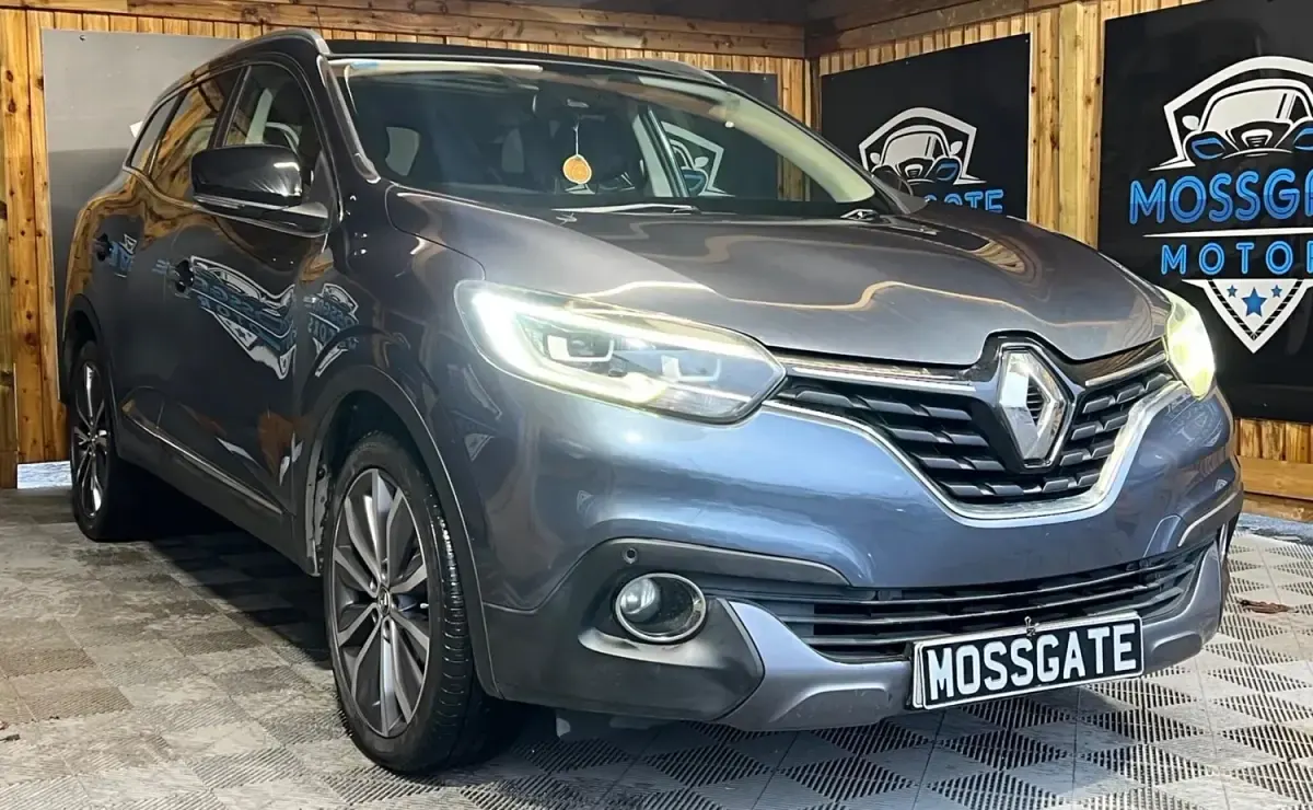 Usado Renault Kadjar Signature 110 HP (80 kW) 2015 Cinzento SUV
