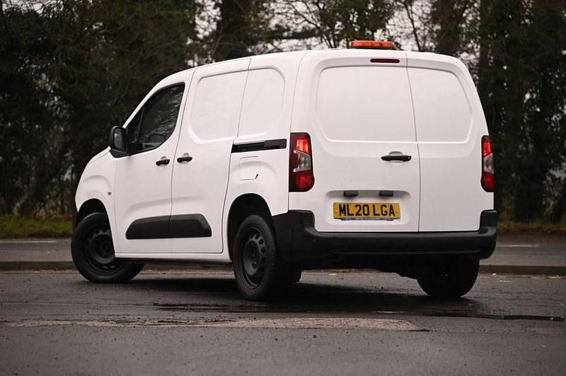 Used Peugeot Partner 100 HP (73 kW) 2020 White MPV