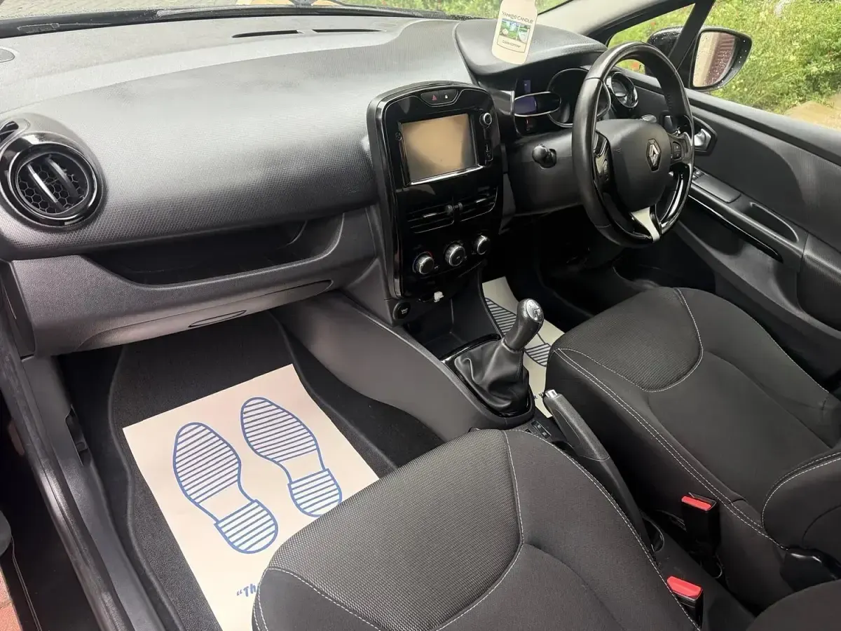 Used Renault Clio Dynamique 75 HP (55 kW) 2016 Black Hatchback