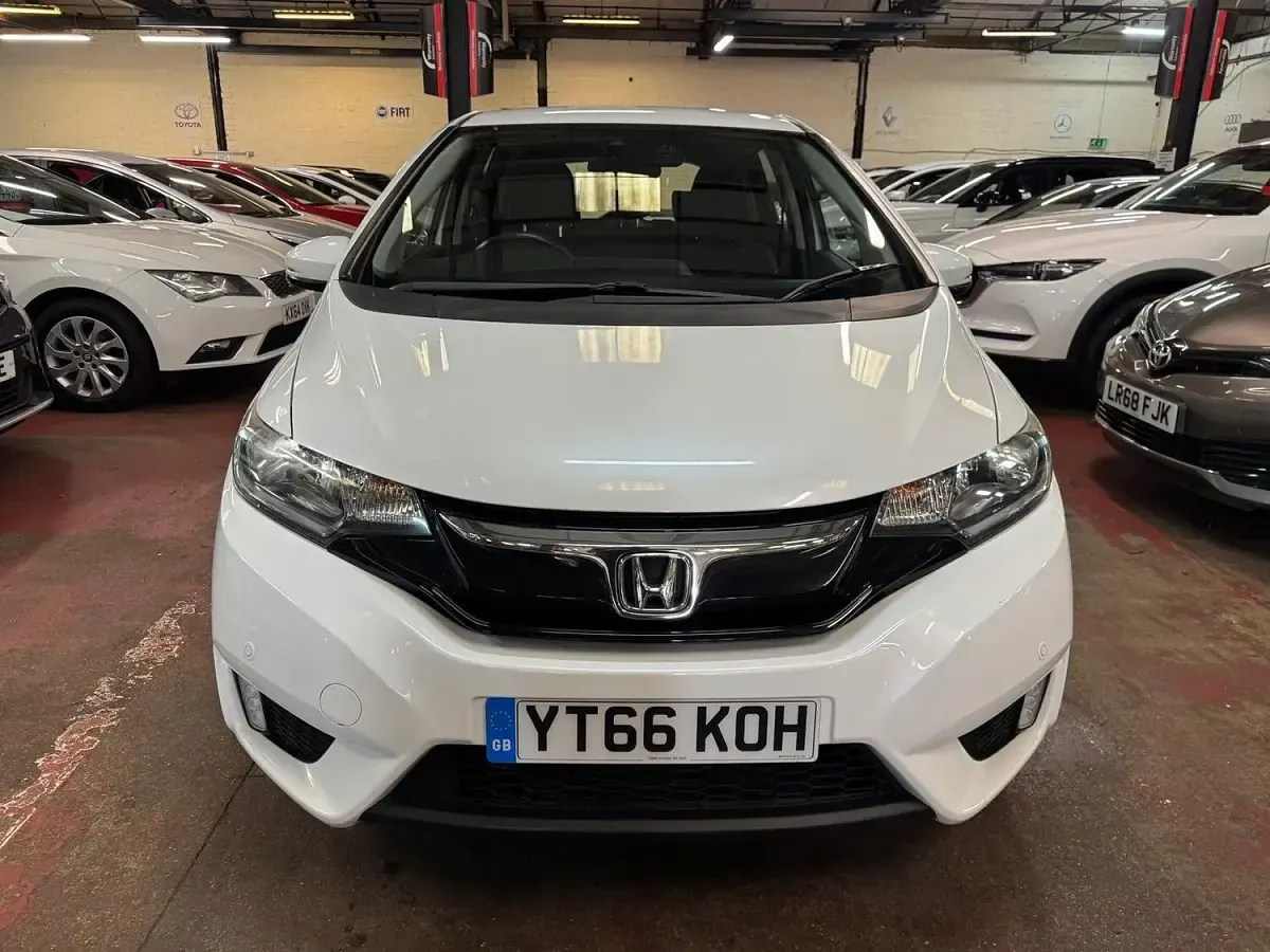 Used Honda Jazz SE 2016 White Hatchback