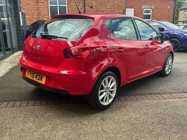 Usado Seat Ibiza 85 CV (62 kW) 2015 Rojo Utilitario