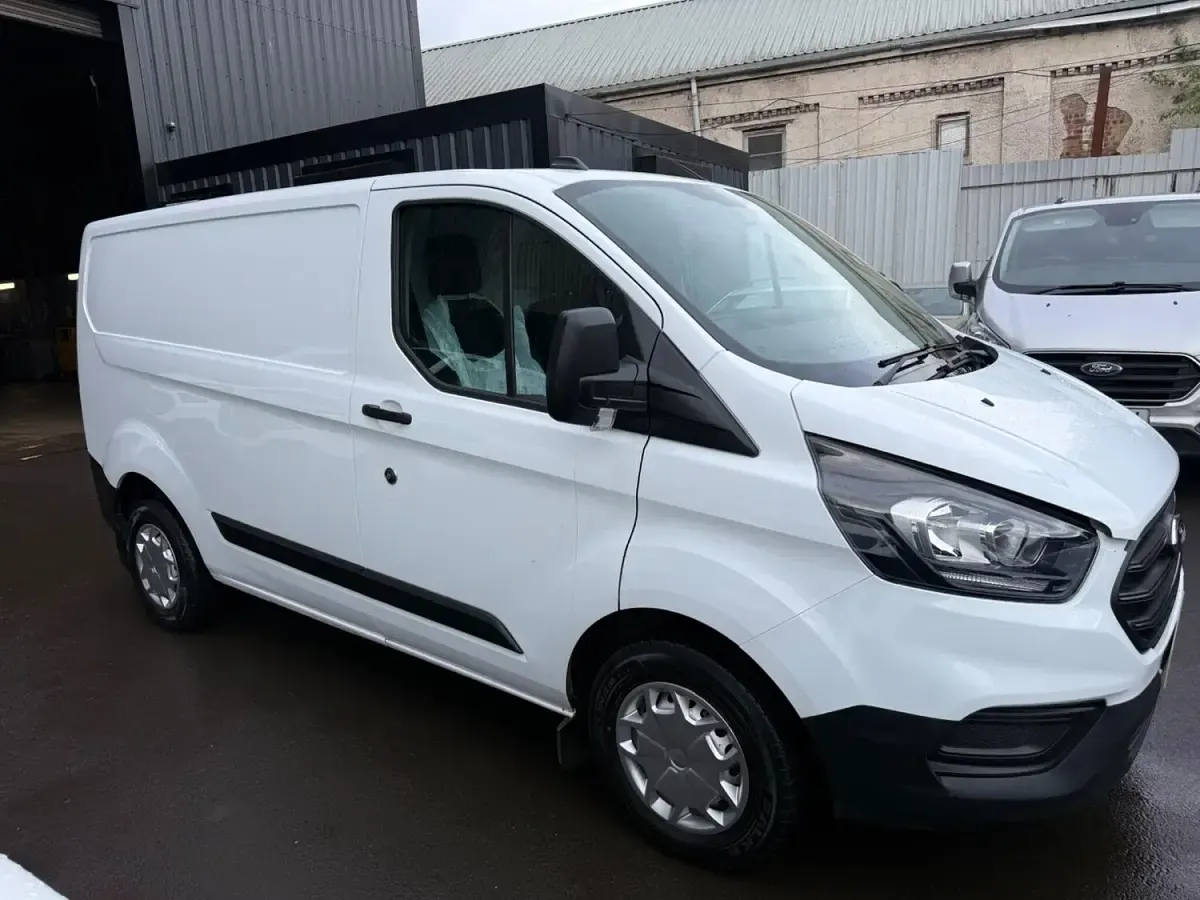 Used Ford Transit Custom 105 HP (77 kW) 2019 White Van