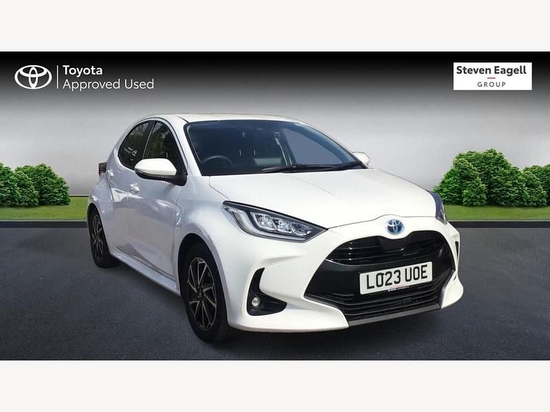 White Used 2023 Toyota Yaris Hybrid Design Hatchback | £16,513 (Fair price) - Image 1/3
