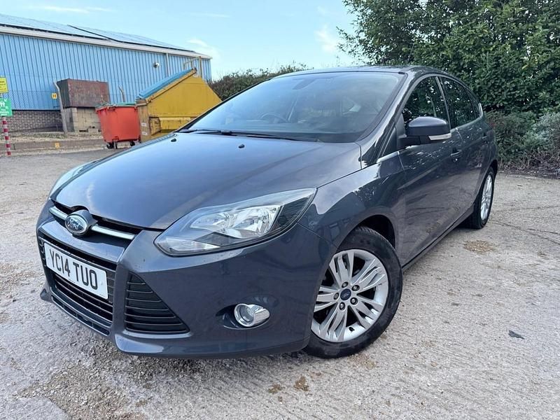 Begagnad Ford Focus Titanium 115 HK (84 kW) 2014 Grå Halvkombi