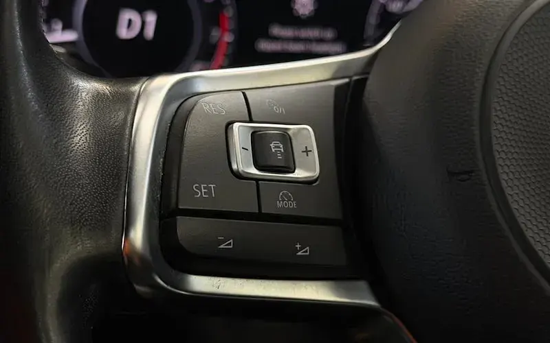 Used VW Arteon R-line 190 HP (139 kW) 2018 Black Hatchback
