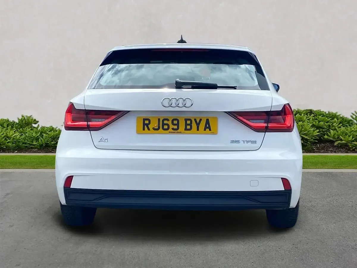 Used Audi A1 Sportback 95 HP (69 kW) 2020 White Hatchback