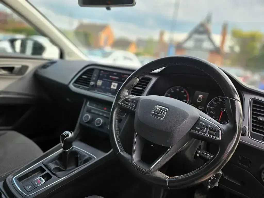 Begagnad Seat Leon SE Dynamic 110 HK (80 kW) 2018 Svart Halvkombi