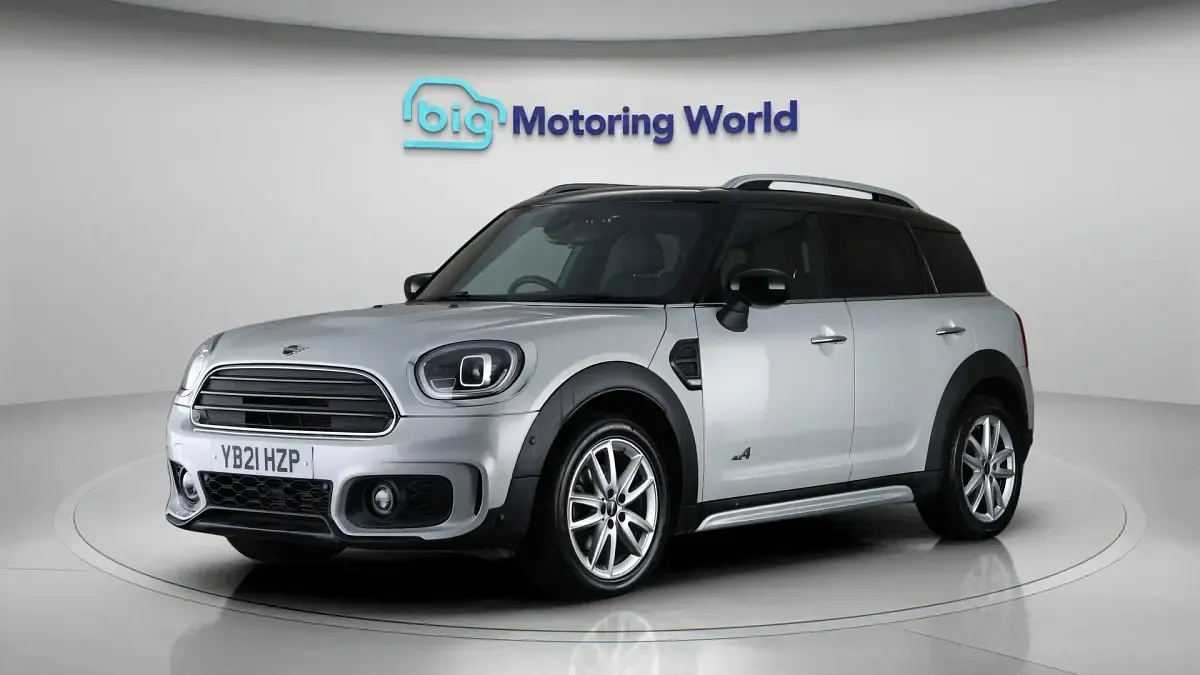 Usado Mini Cooper D Countryman Sport 148 CV (108 kW) 2021 Plateado SUV