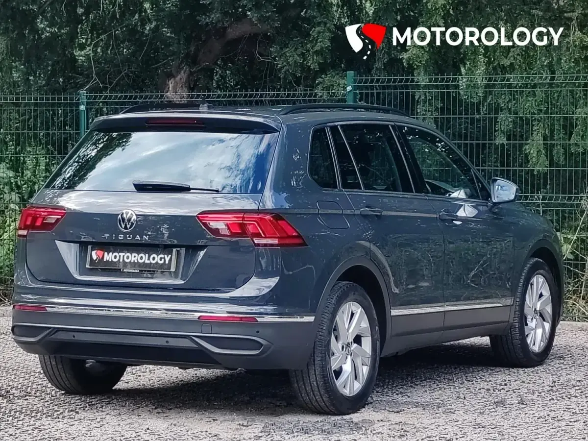 Usado VW Tiguan S 150 CV (110 kW) 2021 Gris SUV