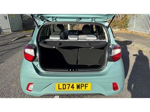 Used Hyundai i10 Premium 79 HP (58 kW) 2024 Green Hatchback