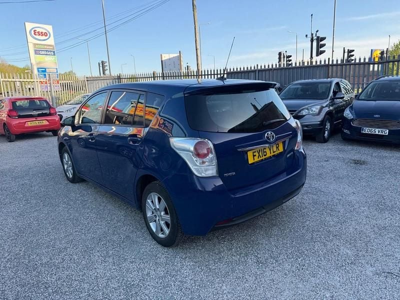 Used Toyota Verso 2016 Blue MPV