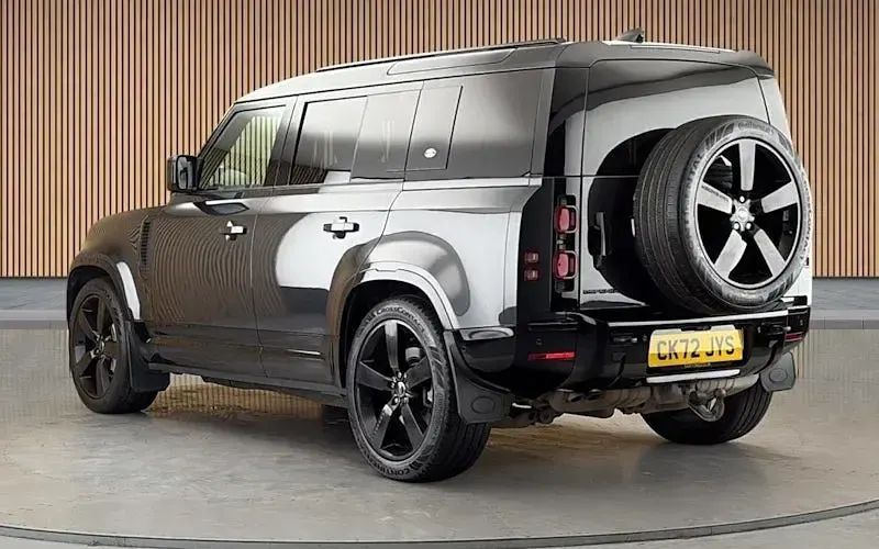 Used Land Rover Defender HSE Dynamic 300 HP (220 kW) 2024 SUV