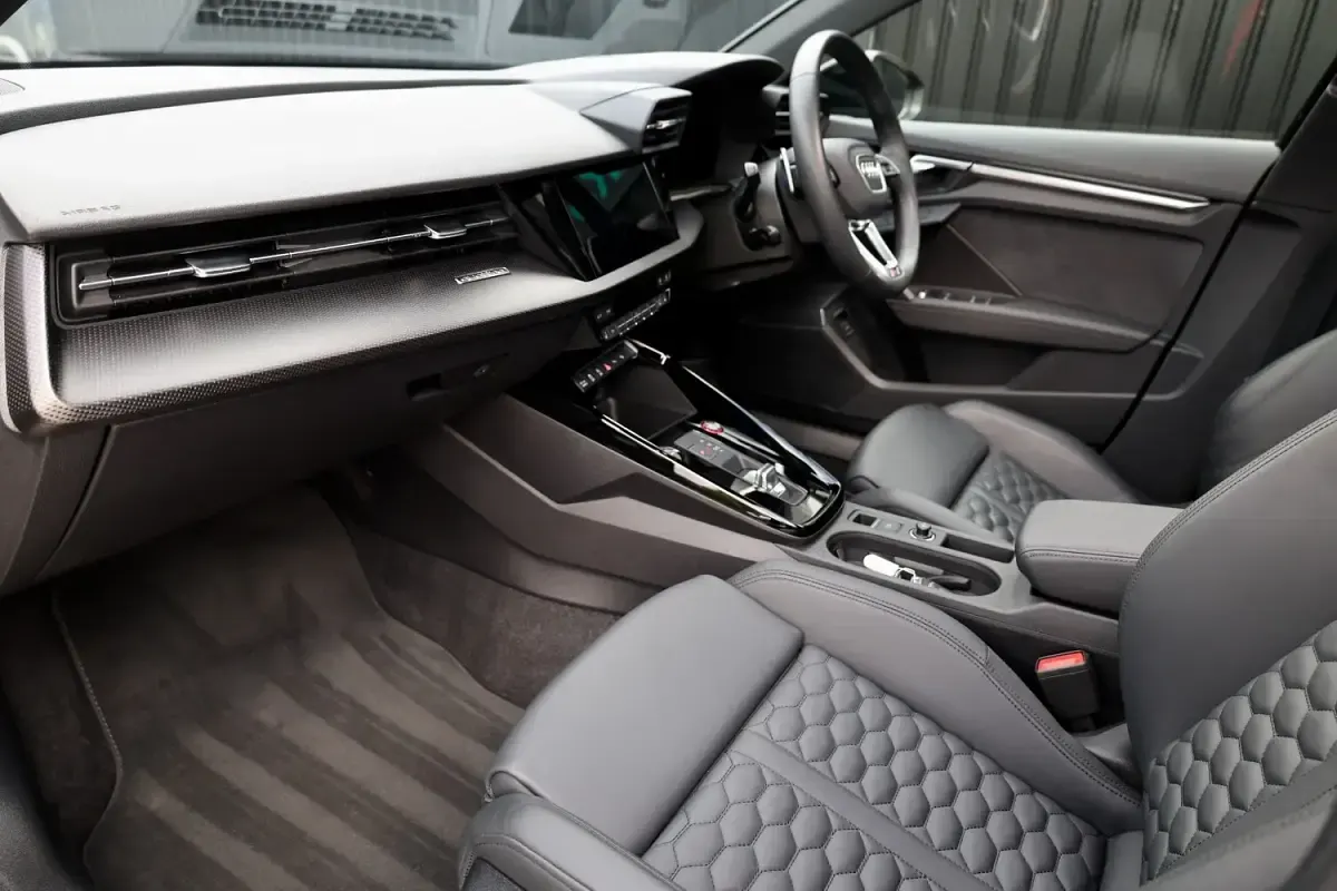 Begagnad Audi RS3 Sport 400 HK (294 kW) 2023 Svart Sedan