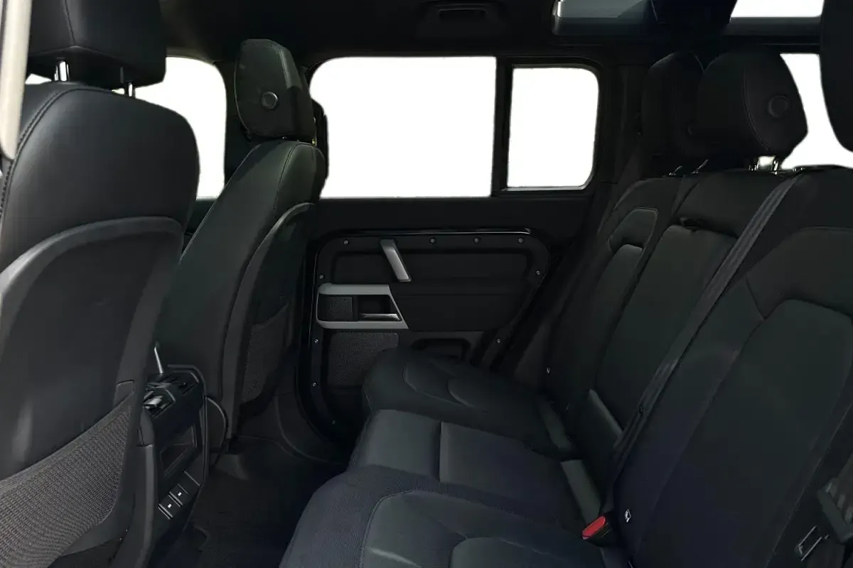 Used Land Rover Defender SE Dynamic 2023 Black SUV