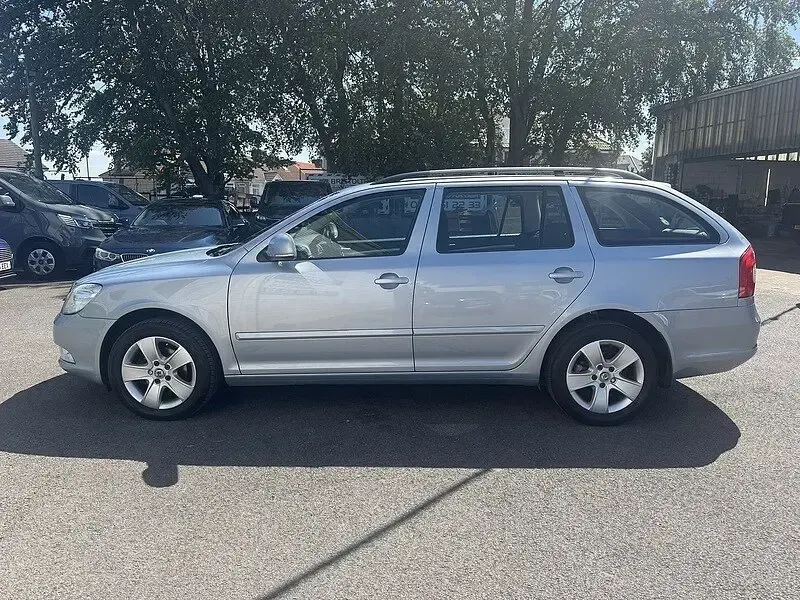 Used Skoda Octavia Elegance 105 HP (77 kW) 2010 Blue Estate