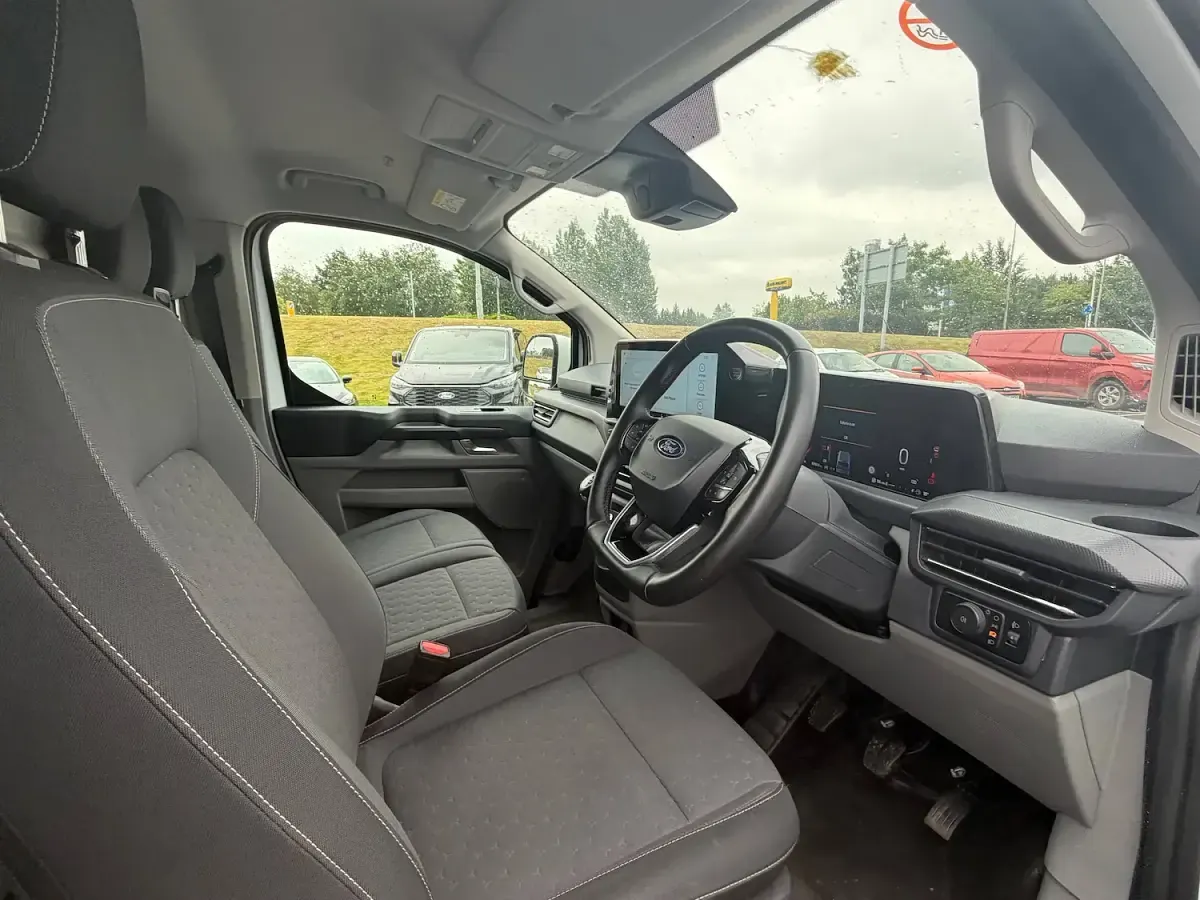 Used Ford Transit Custom Limited 136 HP (100 kW) 2025 White Van