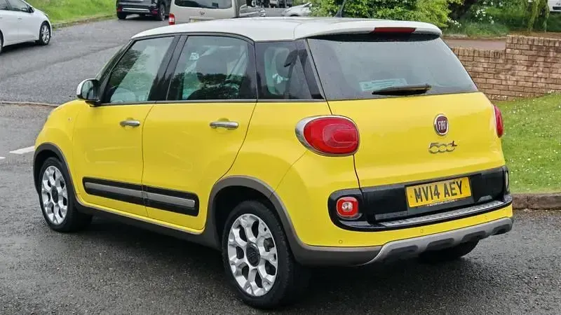 Usado Fiat 500L Trekking 105 HP (77 kW) 2014 Branco Monovolume