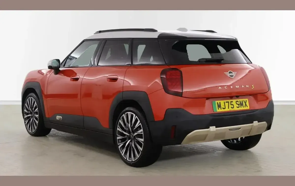 Used Mini Aceman Exclusive 160 kW (218 HP) 2025 Red SUV