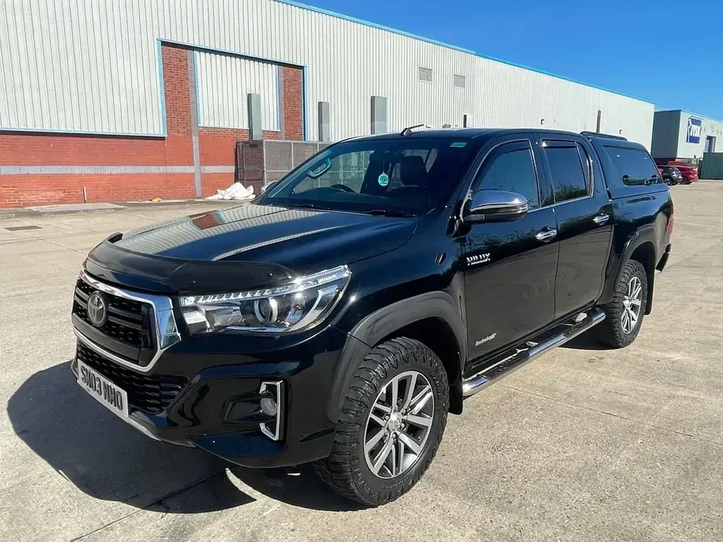 Begagnad Toyota HiLux 150 HK (110 kW) 2018 Svart Pickup