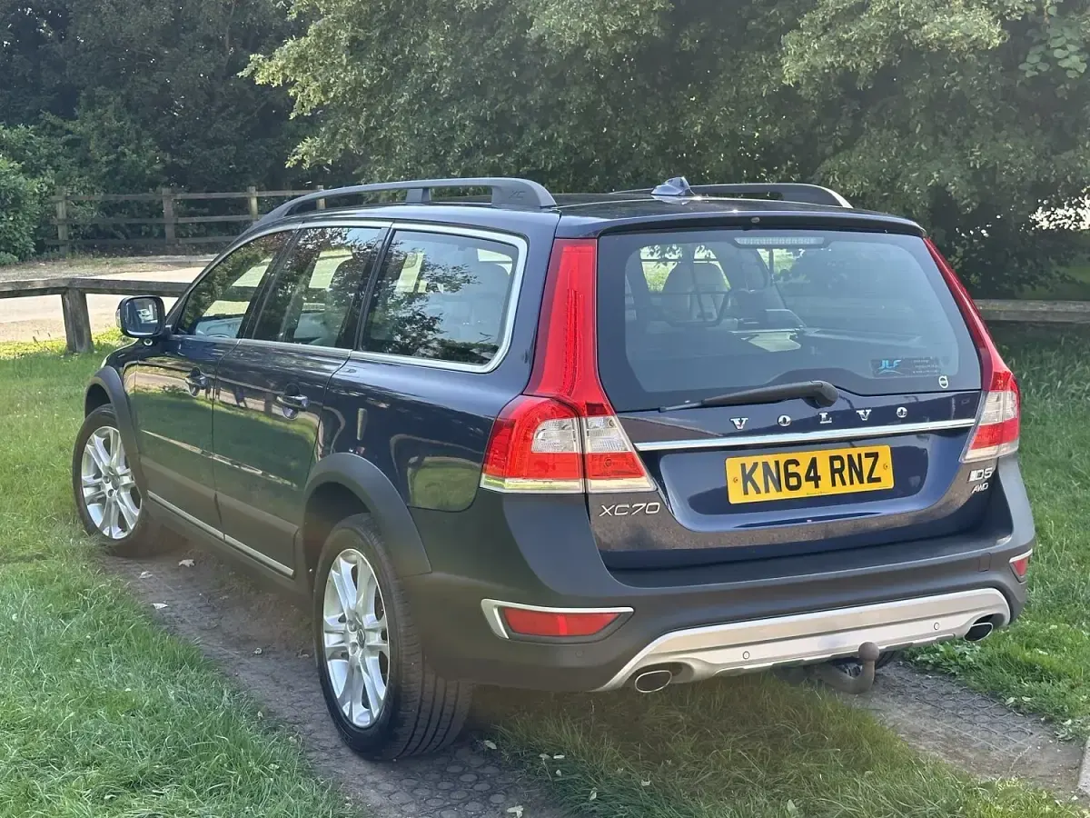 Used Volvo XC70 SE Lux 215 HP (158 kW) 2014 Blue Estate