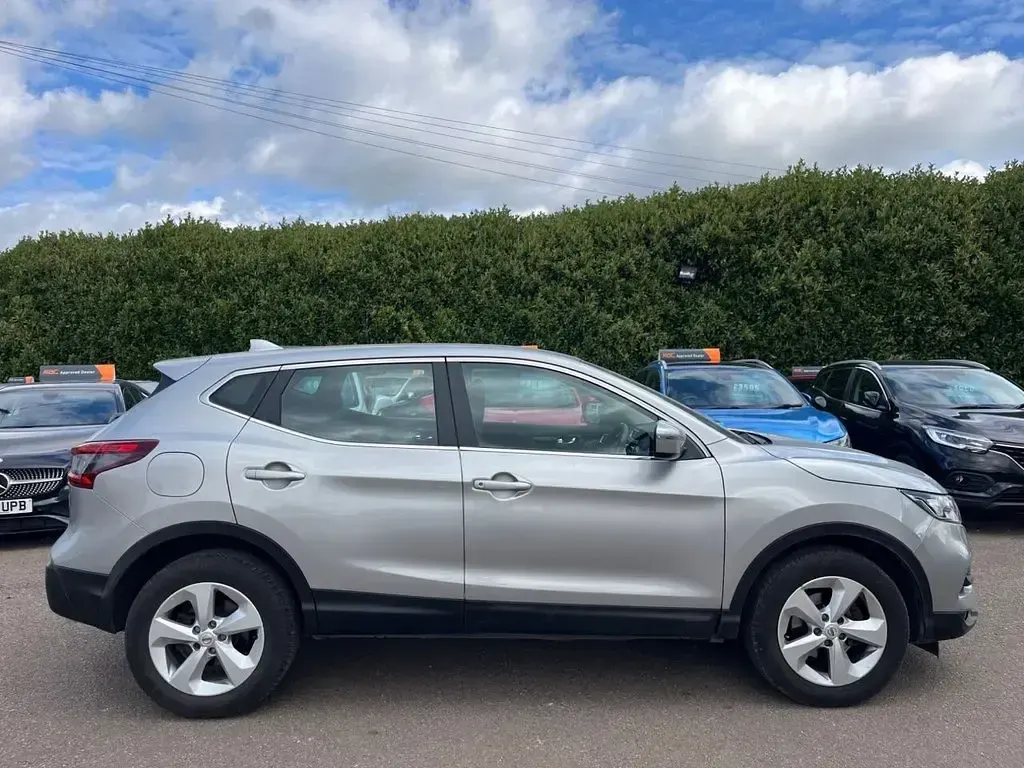 Used Nissan Qashqai Acenta Premium 2018 Silver SUV