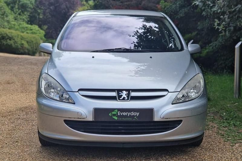 Silver Used 2004 Peugeot 307 S Hatchback | £799 (Super price) - Image 1/1
