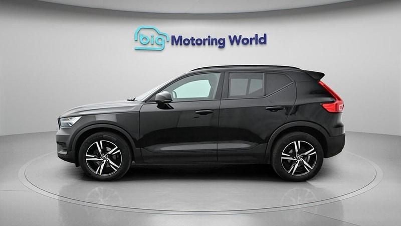 Used Volvo XC40 R-Design 163 HP (119 kW) 2022 Black SUV