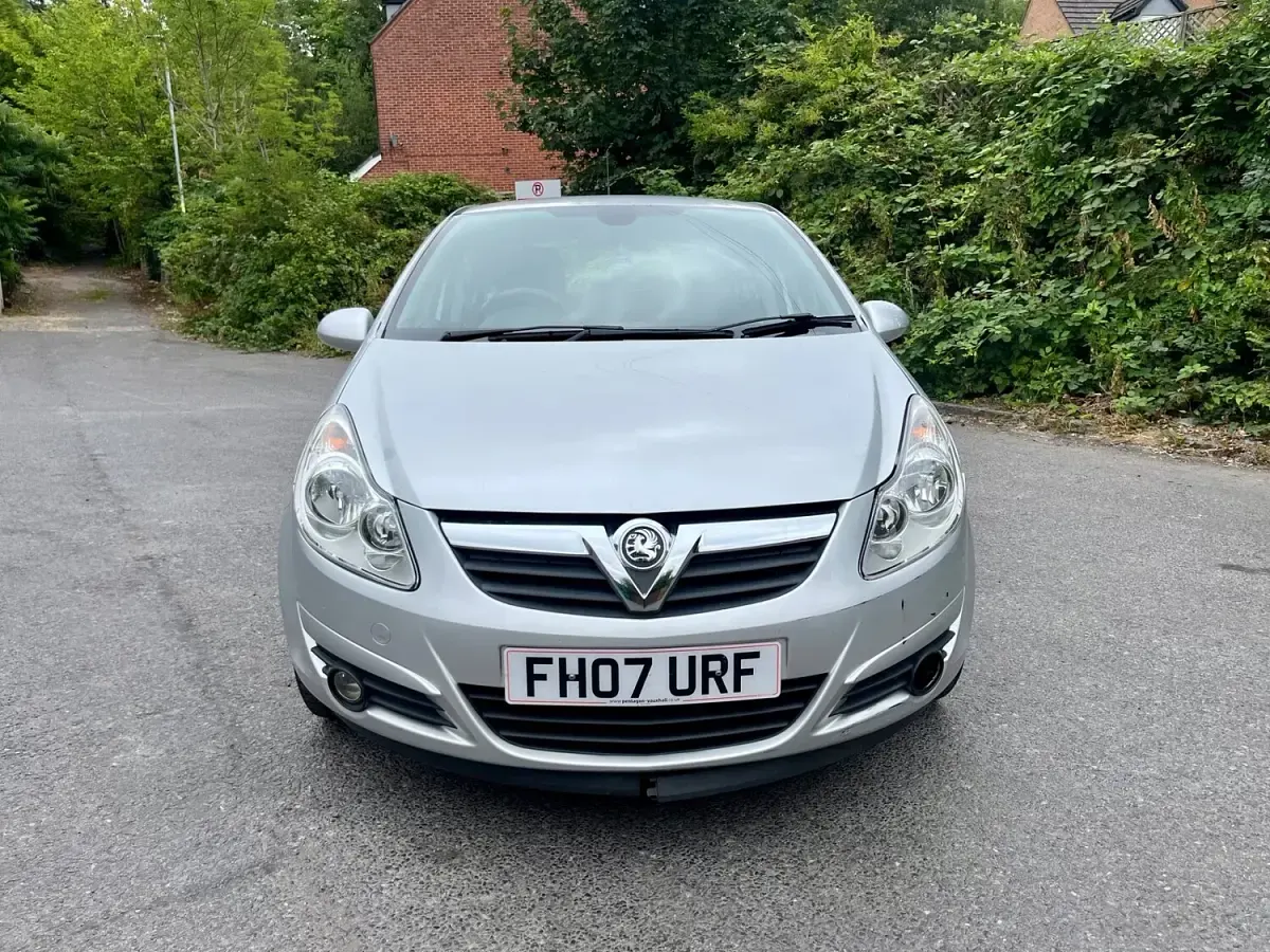 Used Vauxhall Corsa Design Edition 89 HP (65 kW) 2007 Silver Hatchback