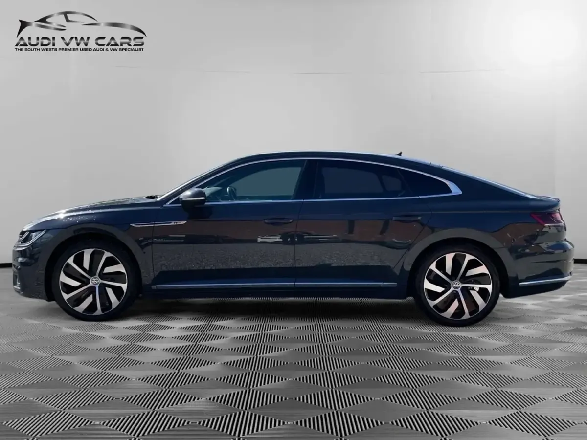 Usado VW Arteon R-line 190 HP (139 kW) 2019 Cinzento Citadino
