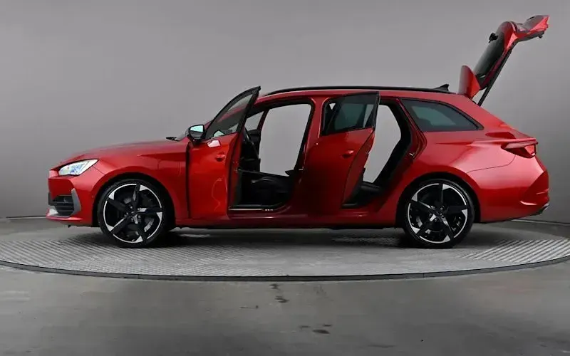 Used Cupra Leon VZ3 245 HP (180 kW) 2023 Red Estate